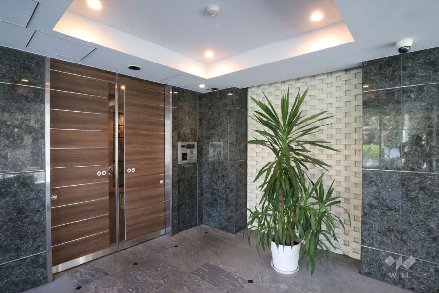 エントランスはオートロック付きです。