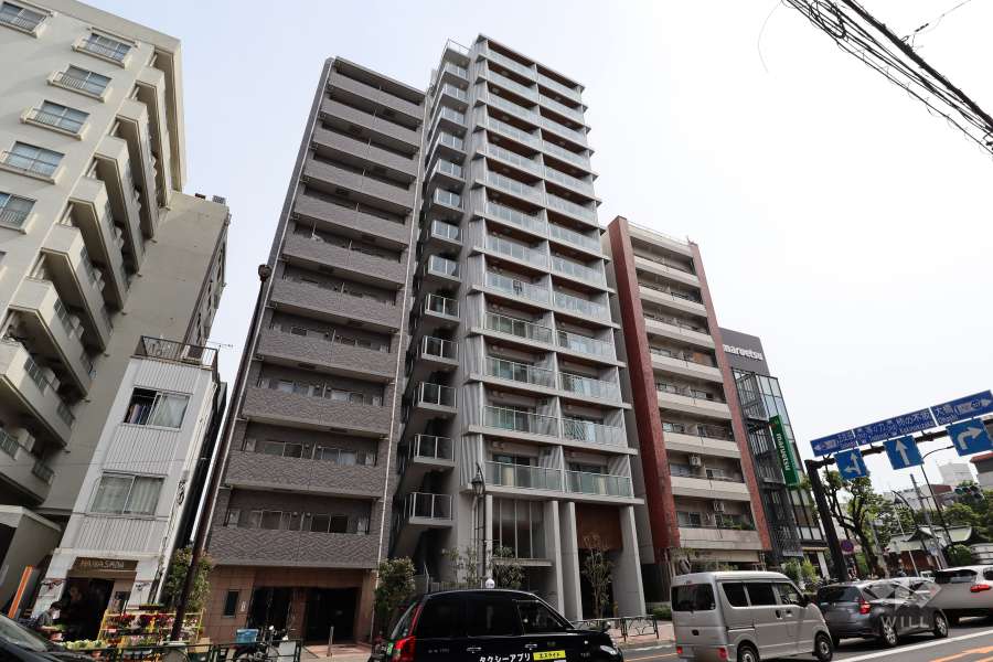 シティハウス目黒ザツインノース棟の外観(北側から)