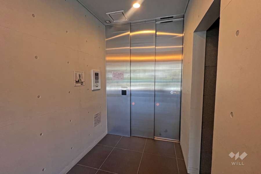 エントランスはオートロック付きです。