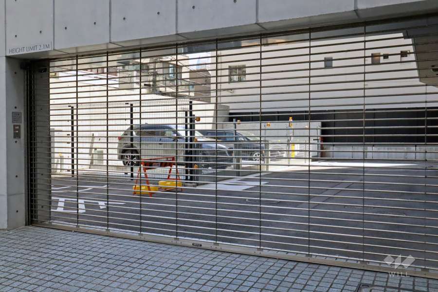 シャッター付き敷地内駐車場（屋外機械式）