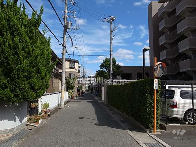 敷地北側の前面道路