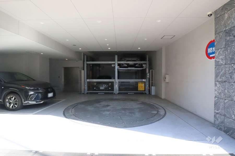 敷地内駐車場（屋内平面式と屋内機械式）　