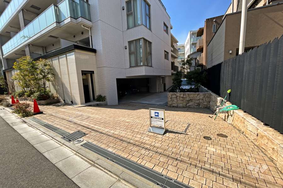駐車場の出入り口・敷地内駐車場（屋内平面式、屋外平面式）