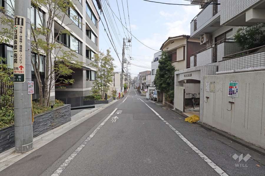 敷地南側の前面道路