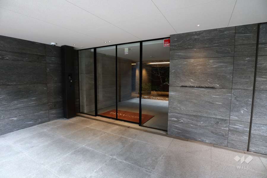 エントランスはオートロック付きです。