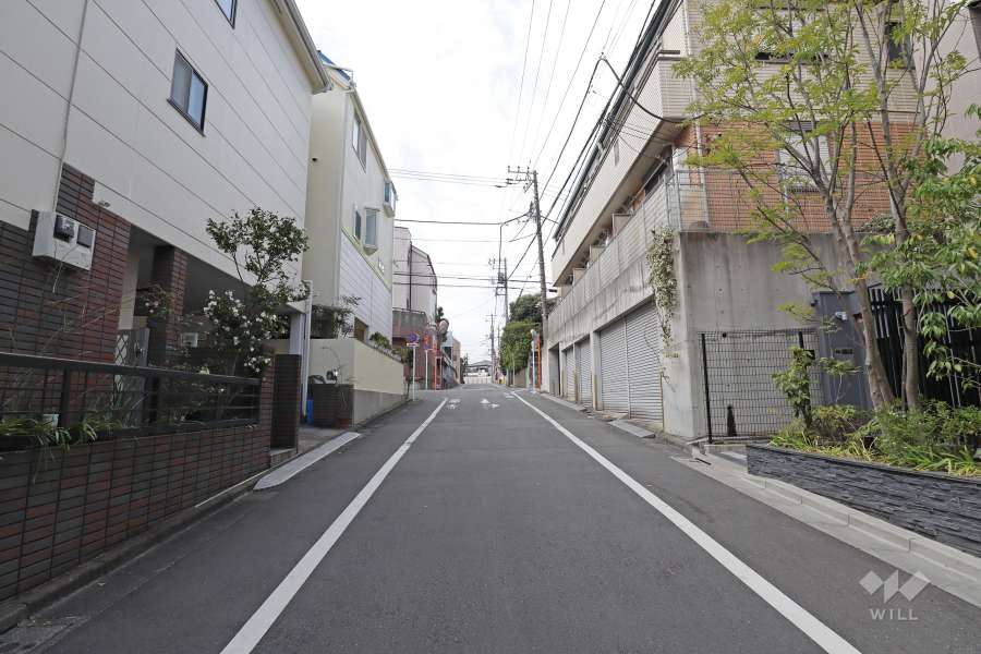 敷地南側の前面道路
