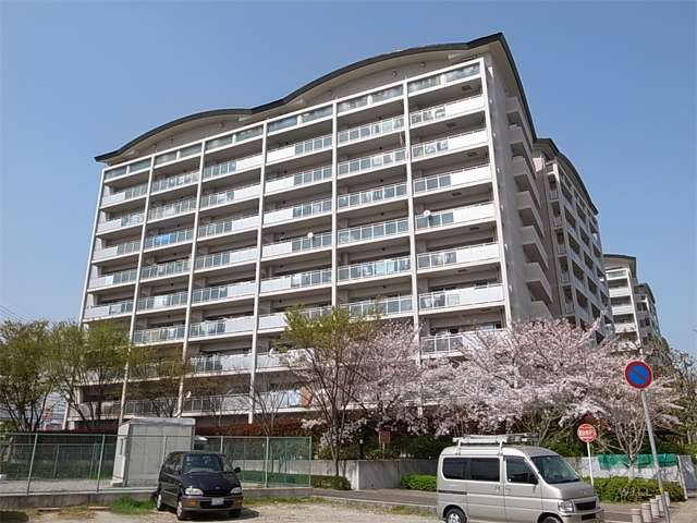 ラ・ヴェール伊丹昆陽池B棟の外観（南側から）