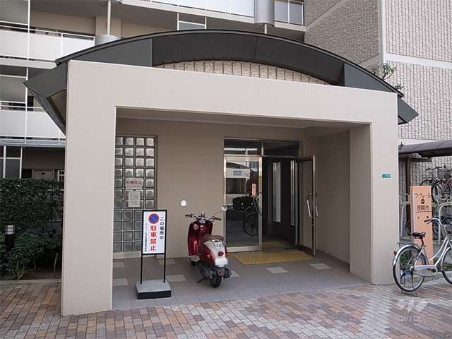 B棟のエントランス