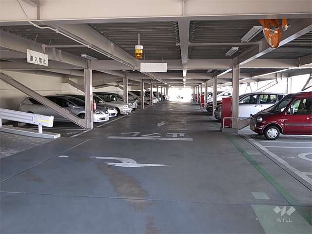 駐車場は平面式です。