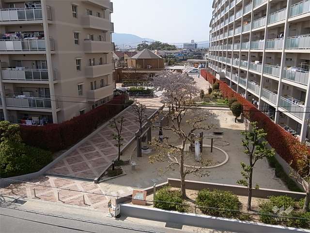 A棟とB棟との間の共用スペース