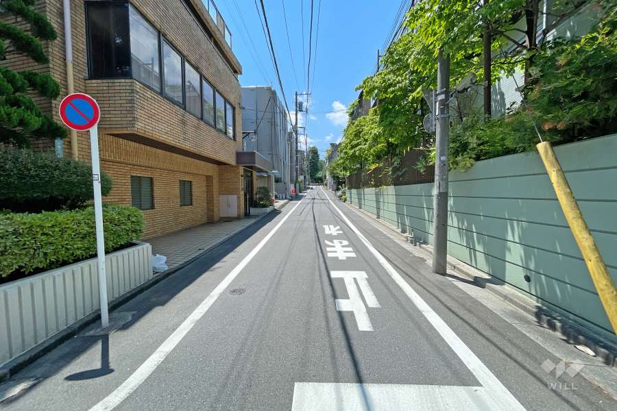 敷地南側の前面道路