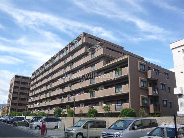 ライオンズマンション伊丹ガーデンシティの外観（南東側から）
