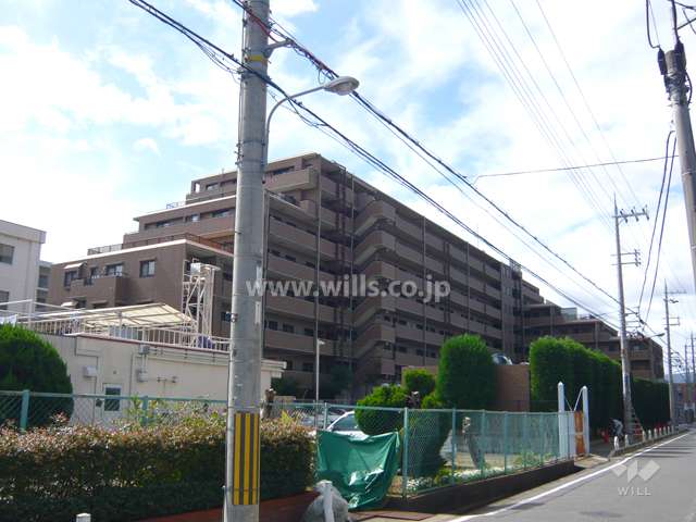 ライオンズマンション伊丹ガーデンシティの外観（北東側から）