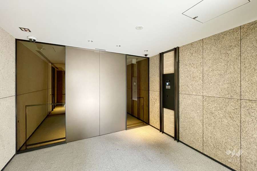 エントランスはオートロック付きです。　