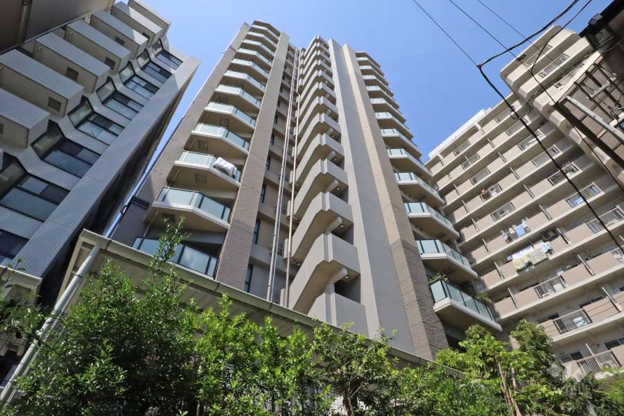 グランドメゾン目黒プレイスの外観（東側から）