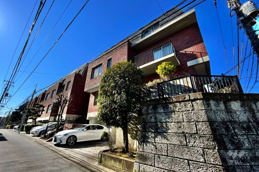 コート諏訪山の外観（北西側から）