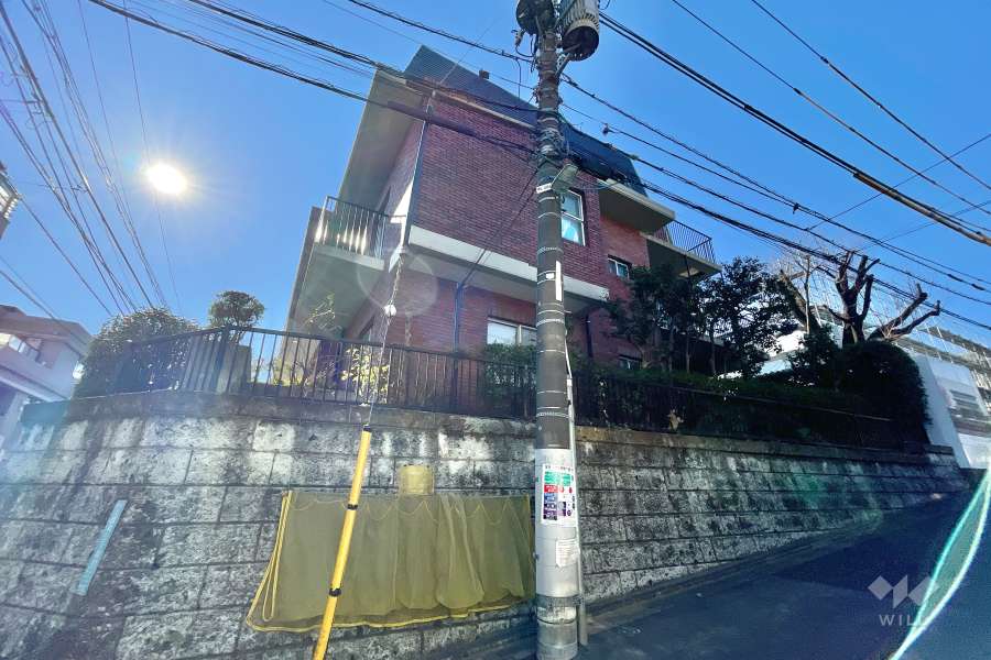 コート諏訪山の外観（北西側から）