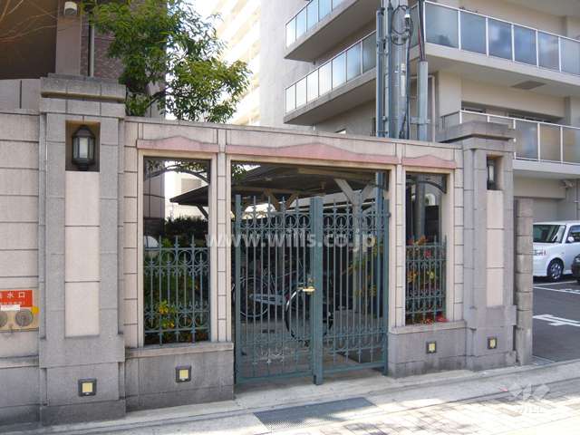 駐輪場（扉付き）