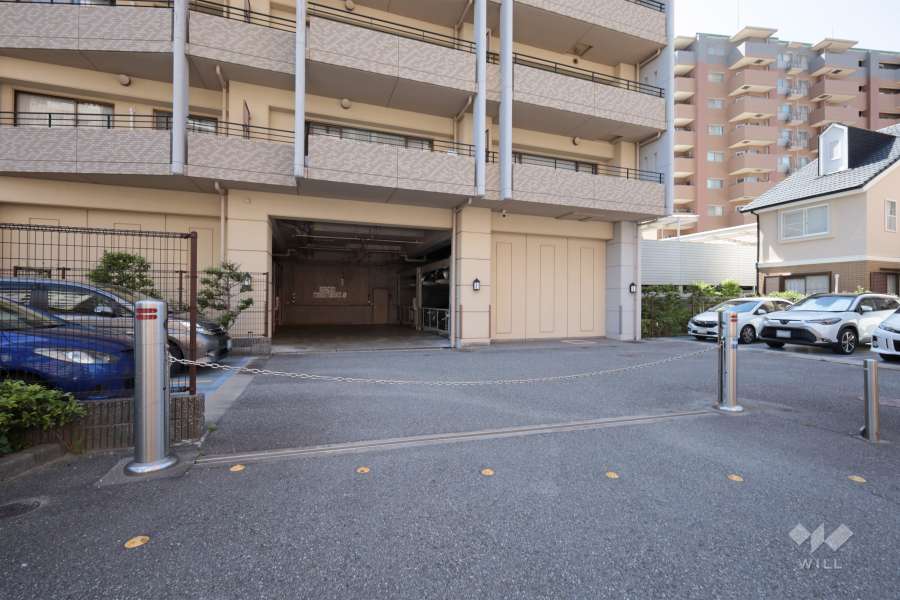 駐車場の出入り口（ロボットゲート付き）・敷地内駐車場（屋内機械式・屋外平面式）