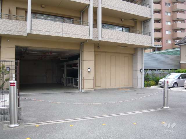 駐車場の出入り口（ロボットゲート付き）