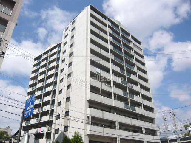 ユニライフ伊丹駅前の外観（南東側から）