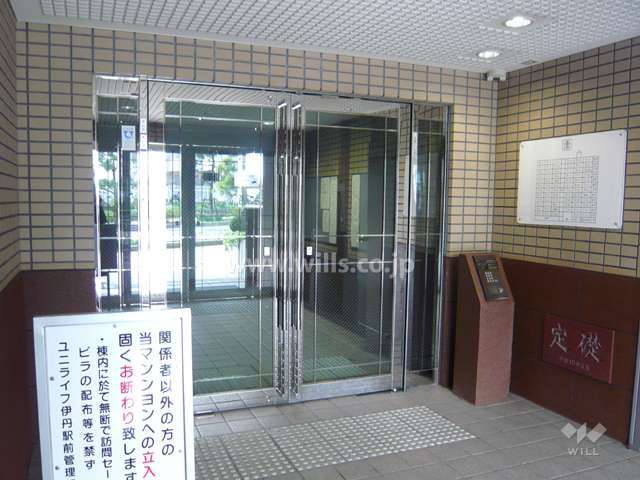 エントランスはオートロック付きです。