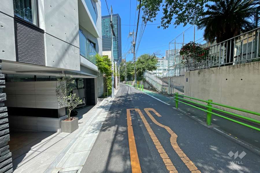 敷地北東側の前面道路