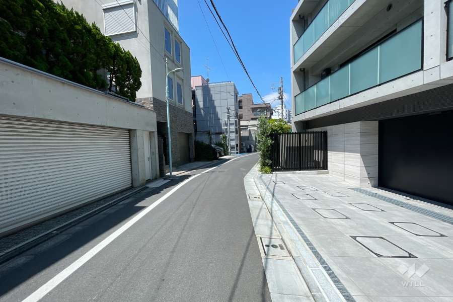 敷地南側の前面道路