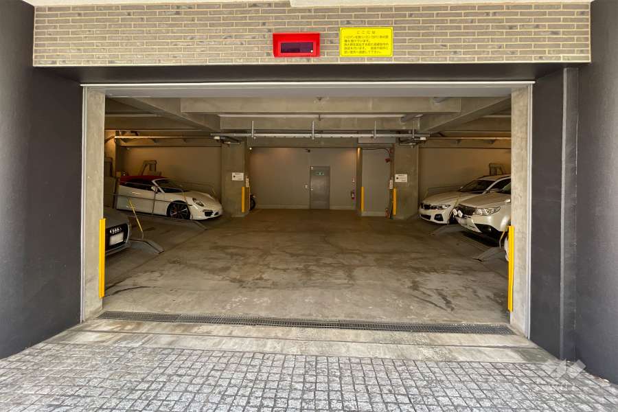 駐車場の出入り口　