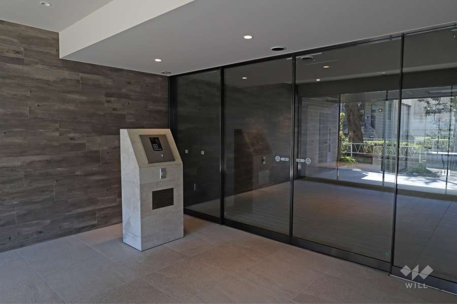 エントランスはオートロック付きです。