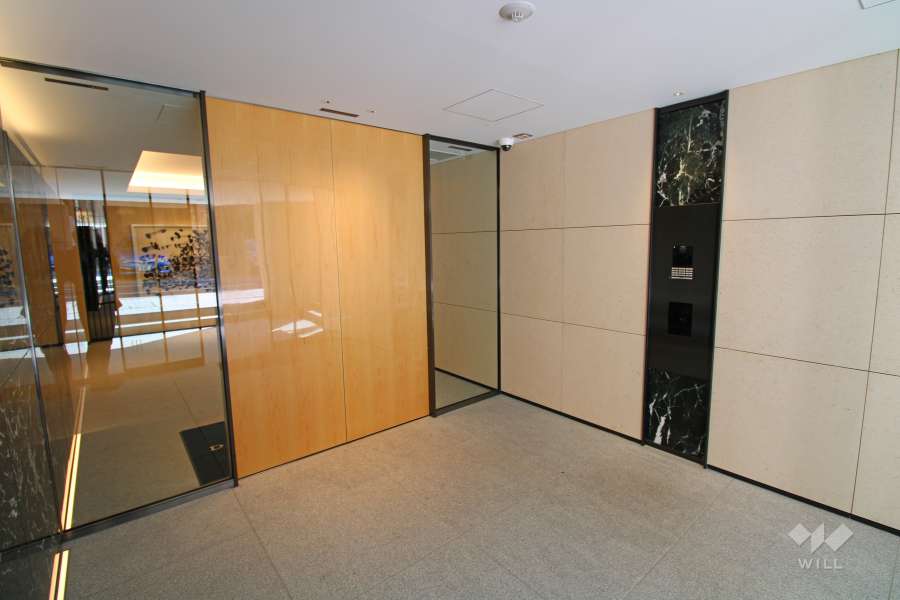 エントランスはオートロック付きです。