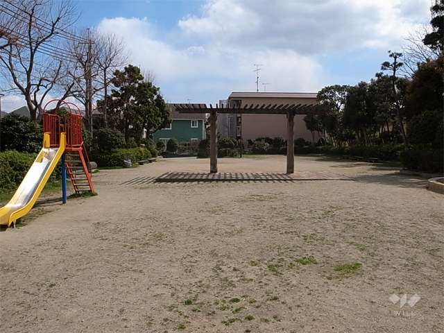 敷地の北側には『若松公園』があります。