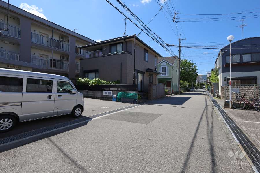 敷地北東側の前面道路