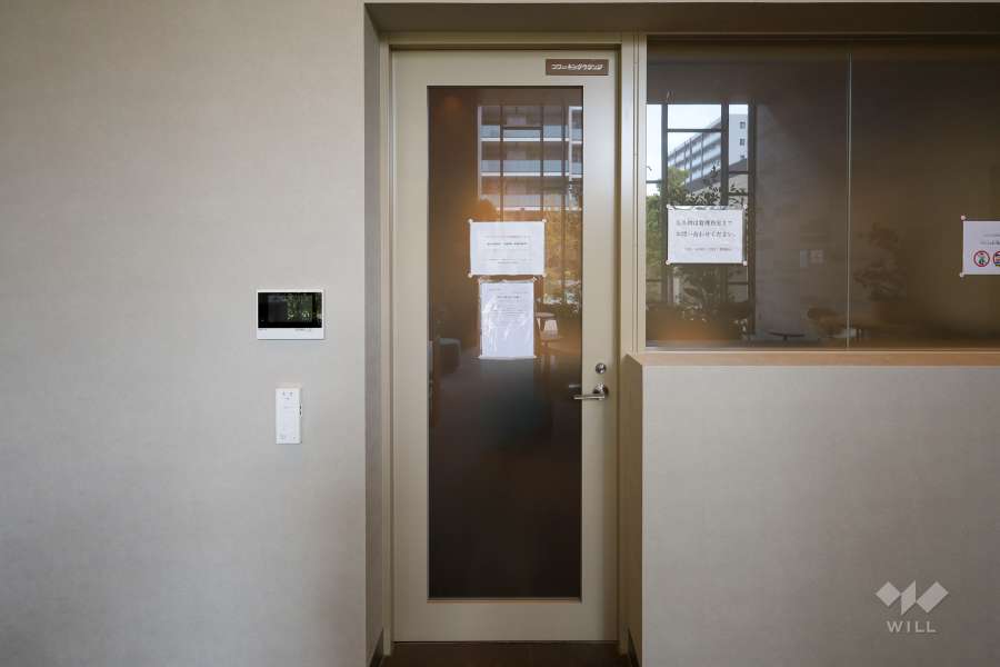 コワーキングラウンジの出入口