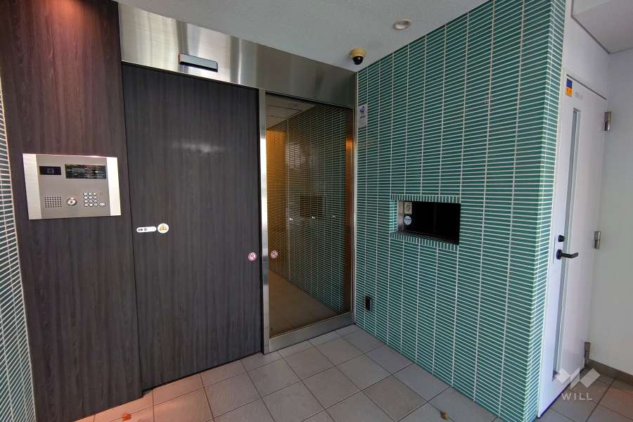 エントランスはオートロック付きです。