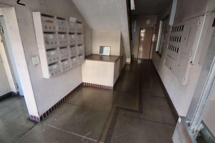 住戸入り口（共用ポスト）