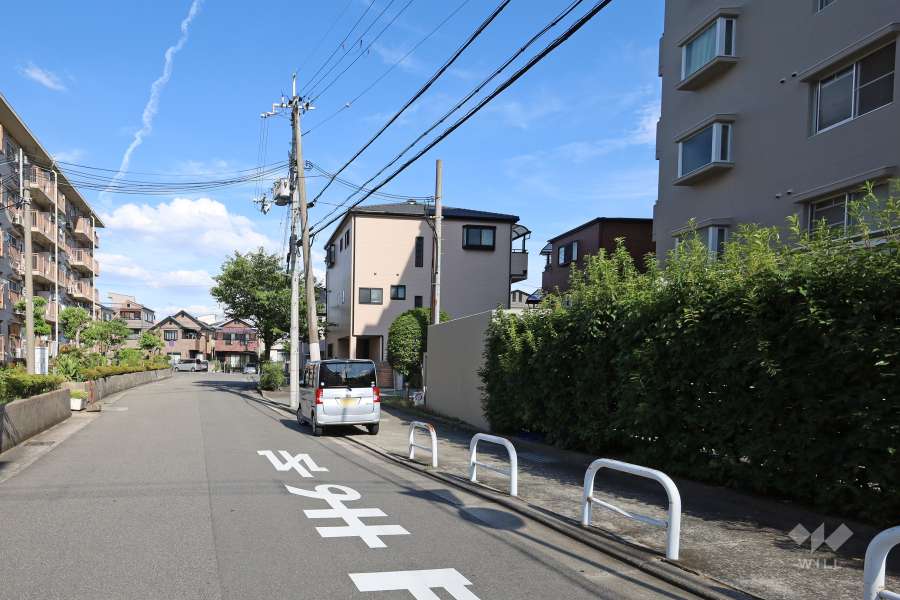 敷地北側の前面道路