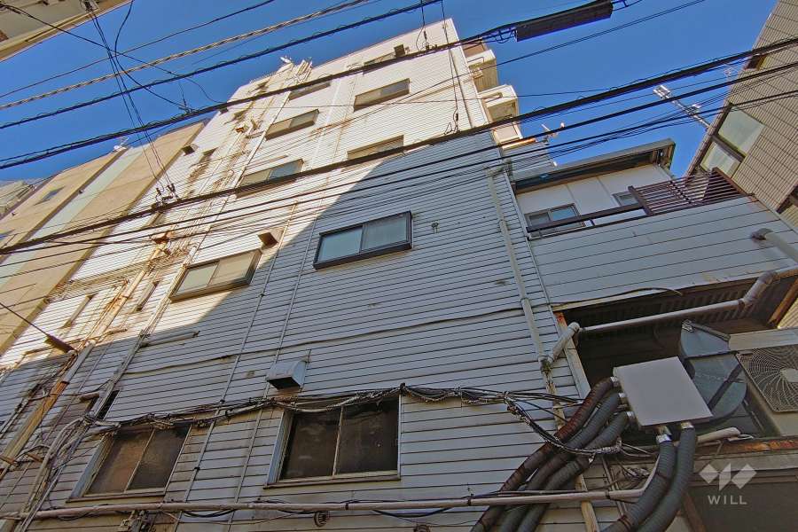 松任谷ビルの外観（西側から）