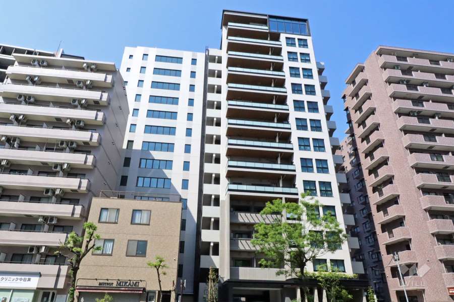 プラウド中目黒の外観（東側から）