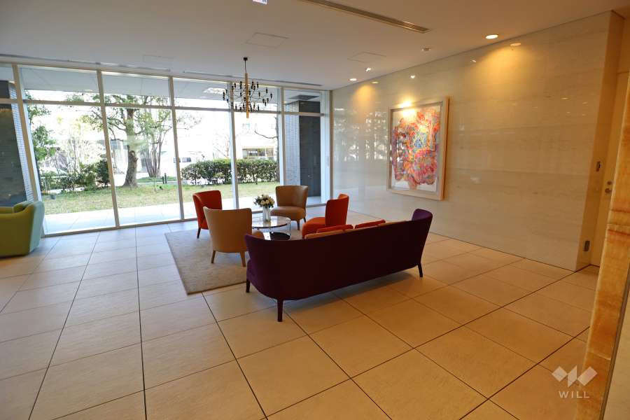 エントランスホールには談話スペースが設けられています。