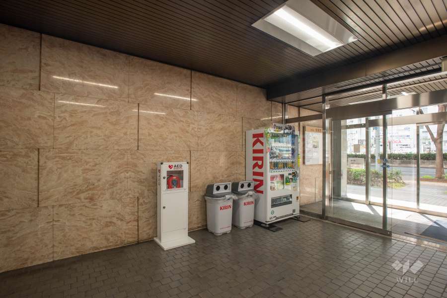 敷地内AEDと自動販売機