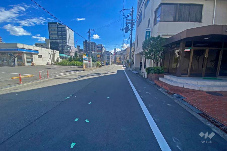 敷地東側の前面道路