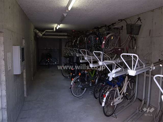 屋内にある駐輪場