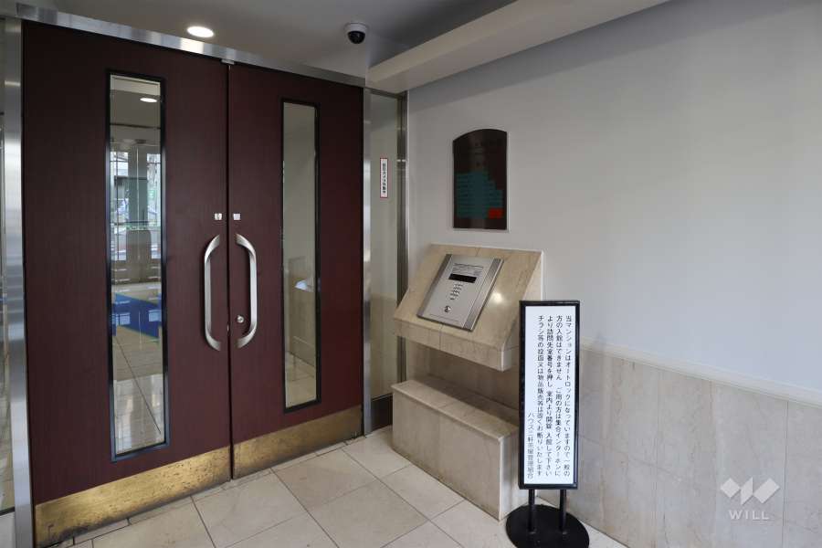 エントランスはオートロック付きです。