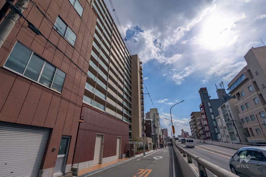 敷地西側の前面道路