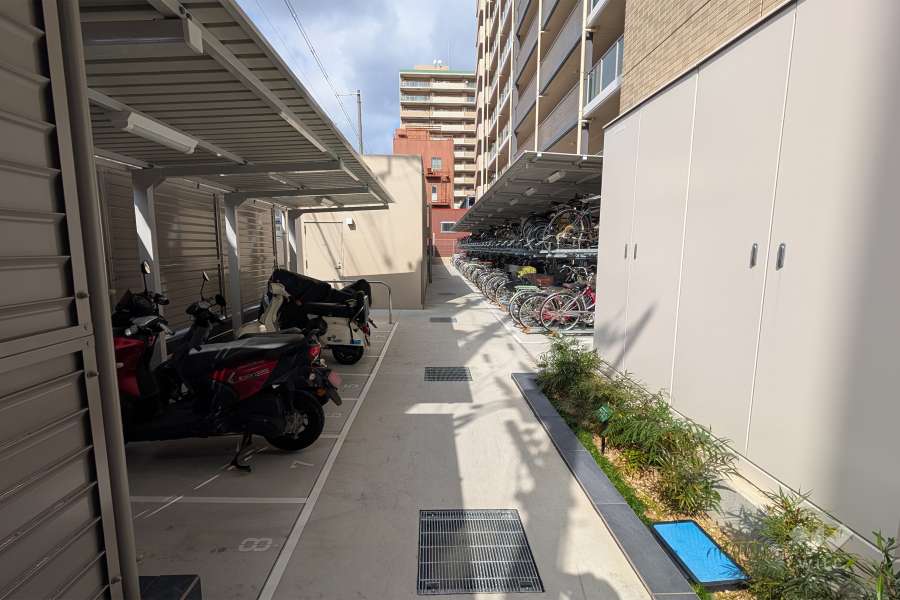駐輪場とバイク置場