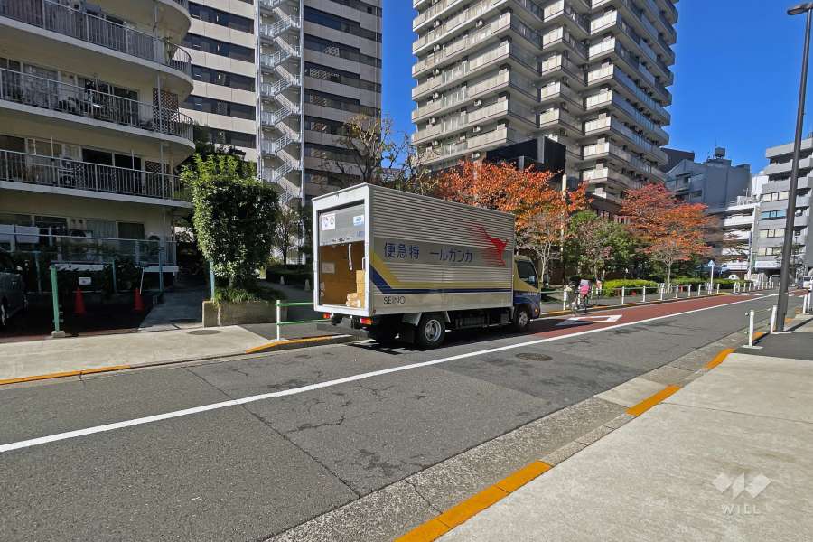 敷地南側前面道路（東側から）