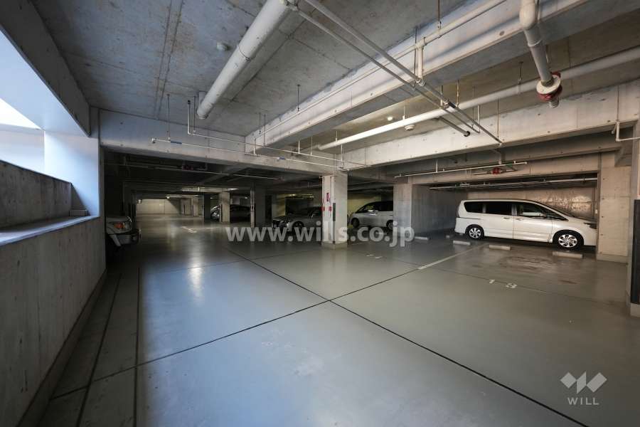 2階にある敷地内駐車場（屋内平面式）