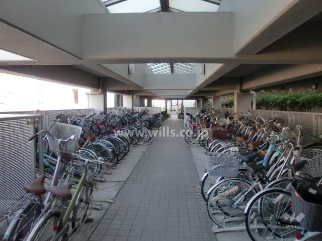 屋内にある駐輪場