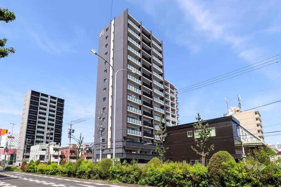 エステムプラザ名古屋UXの外観（南西側から）